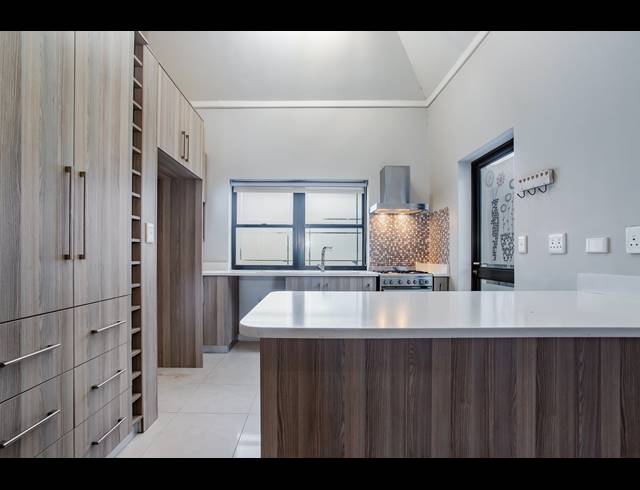4 BEDROOM HOUSE RENTED IN PEARL VALLEY GOLF & COUNTRY ESTATE